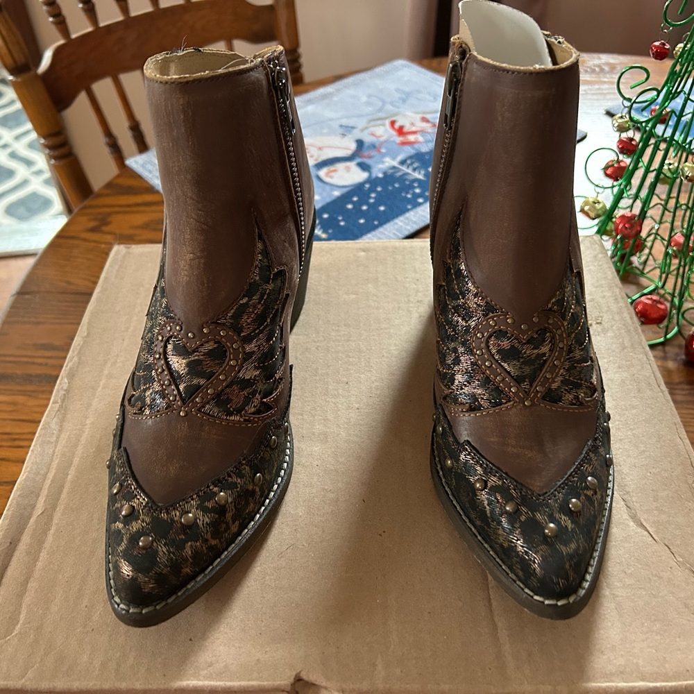 Brown and Black Women's Ankle Boots/ new without tags… # reposh